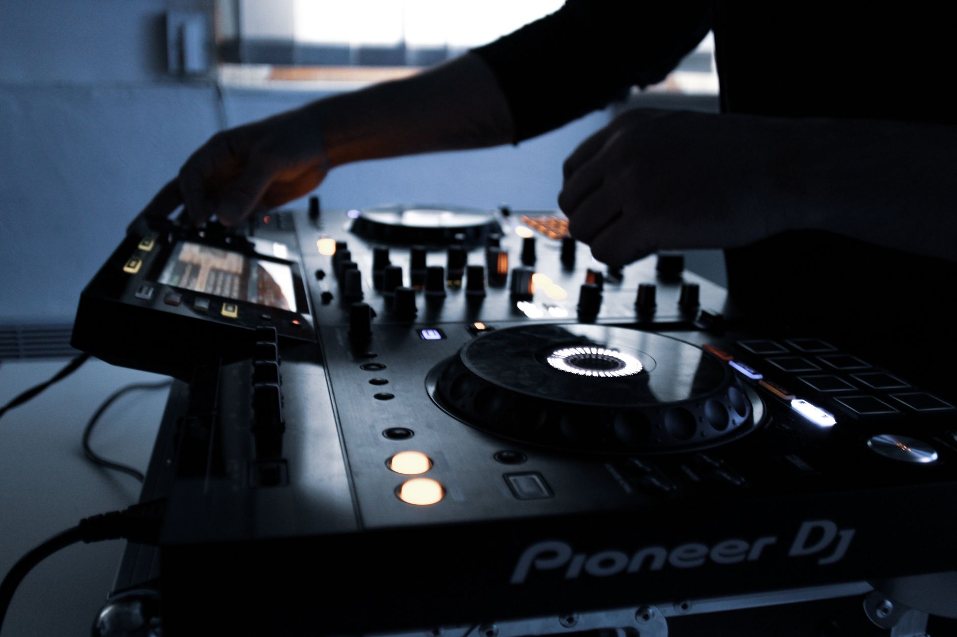 DJ équipe à Oullins-Pierre-Bénite